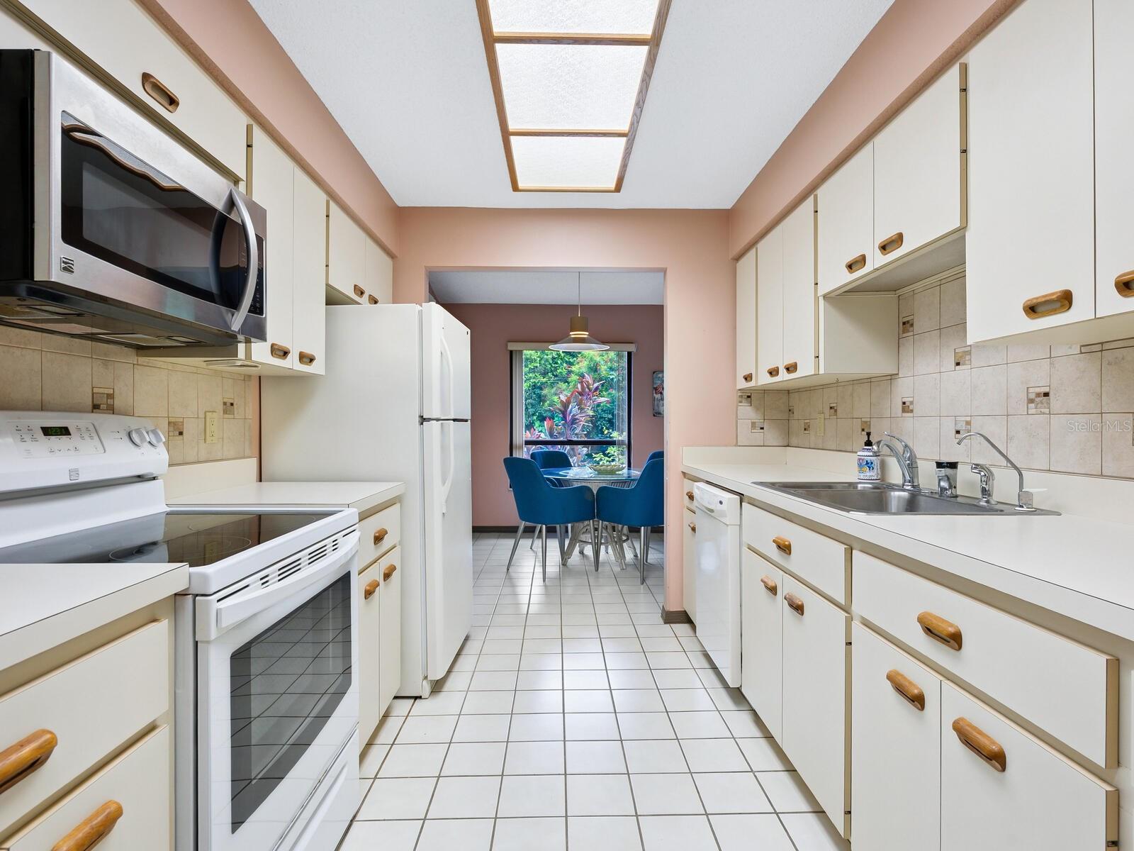 Image 9 of 45 For 4042 Wilshire Circle E 151