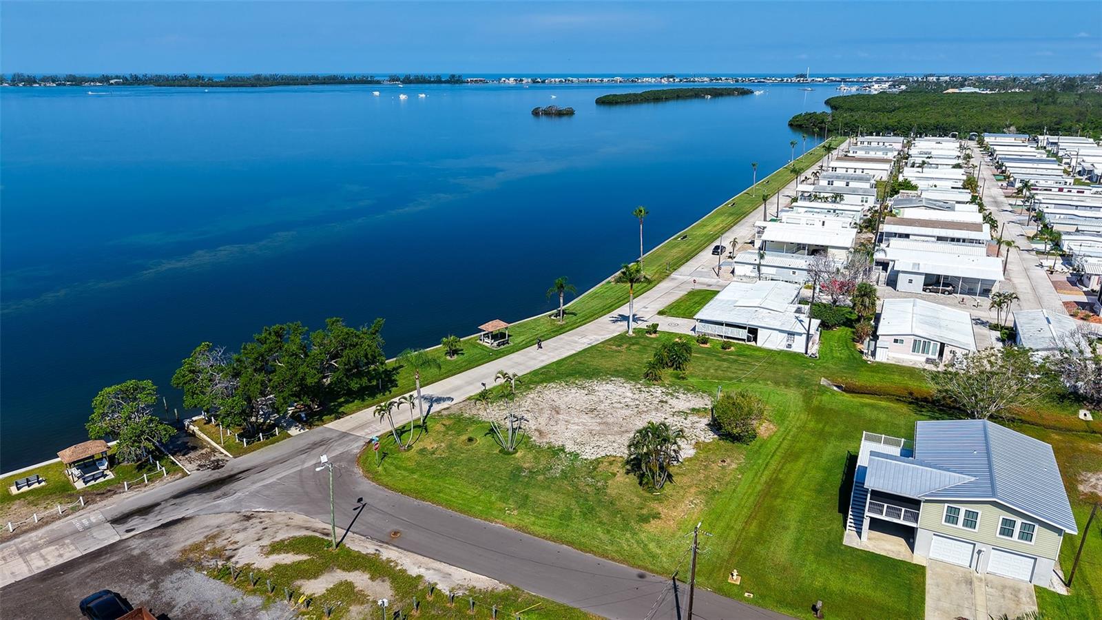 Image 24 of 53 For 10315 Cortez Road W 1-2 Bv