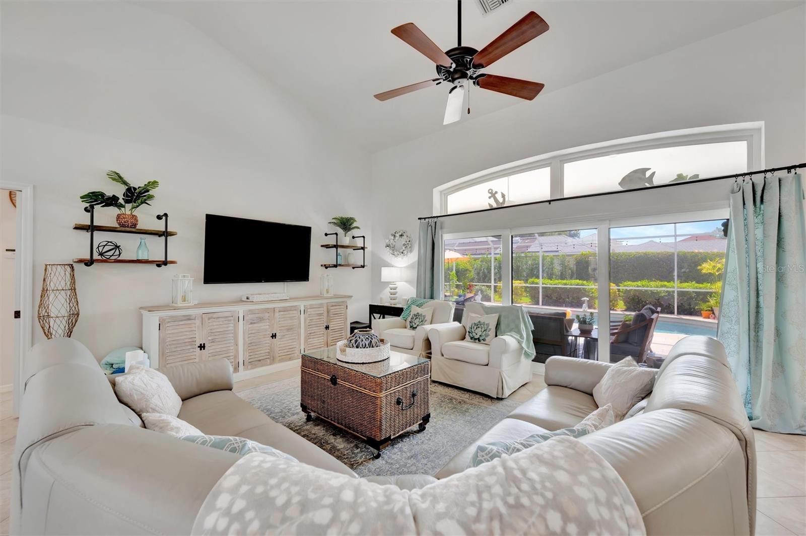 Image 13 of 52 For 8173 Misty Oaks Boulevard