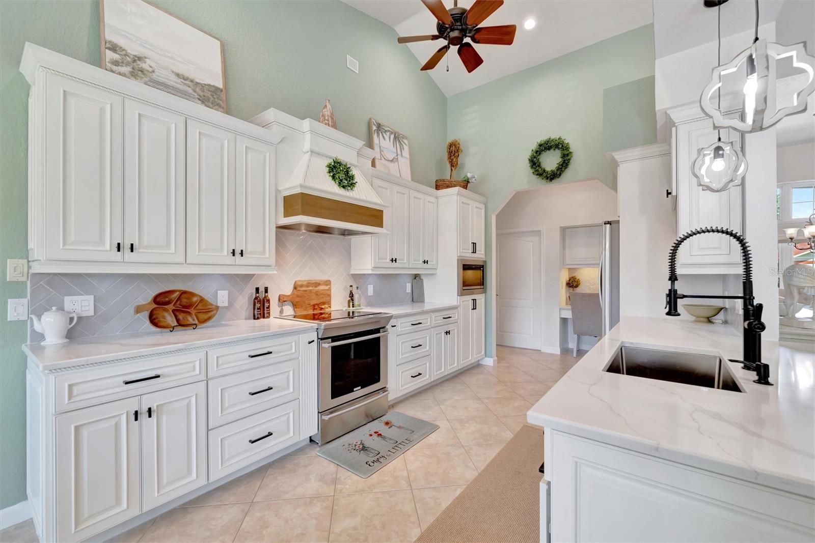 Image 19 of 52 For 8173 Misty Oaks Boulevard