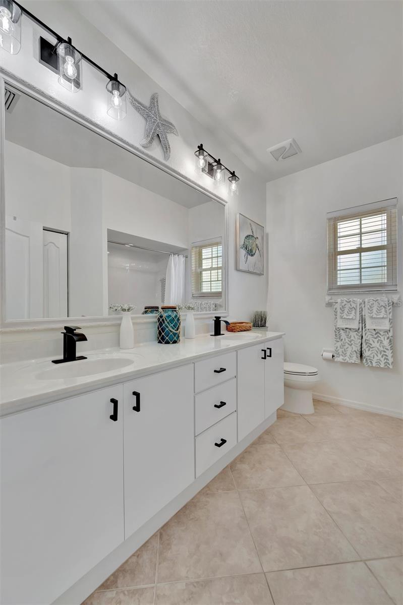 Image 32 of 52 For 8173 Misty Oaks Boulevard