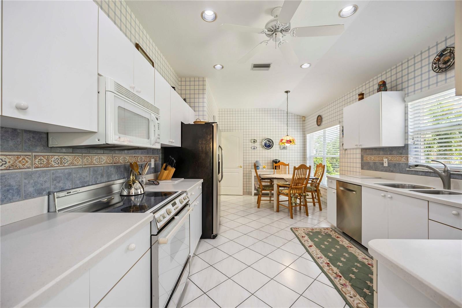 Image 15 of 43 For 3852 Amapola Lane