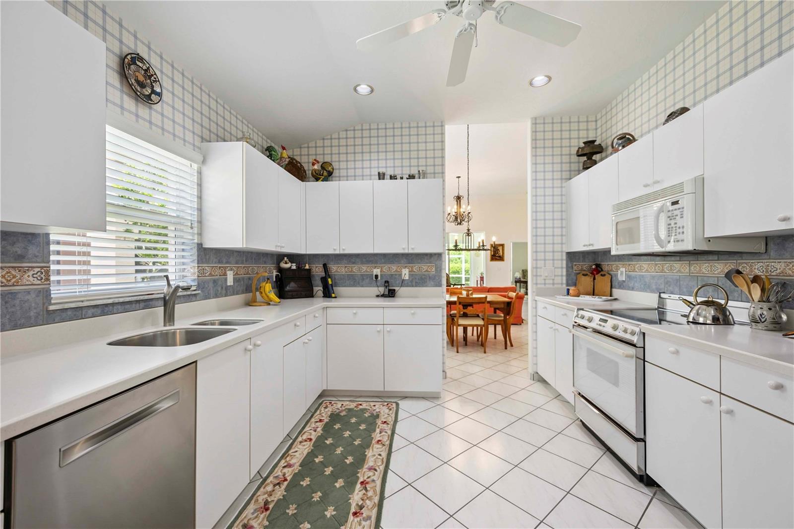 Image 17 of 43 For 3852 Amapola Lane