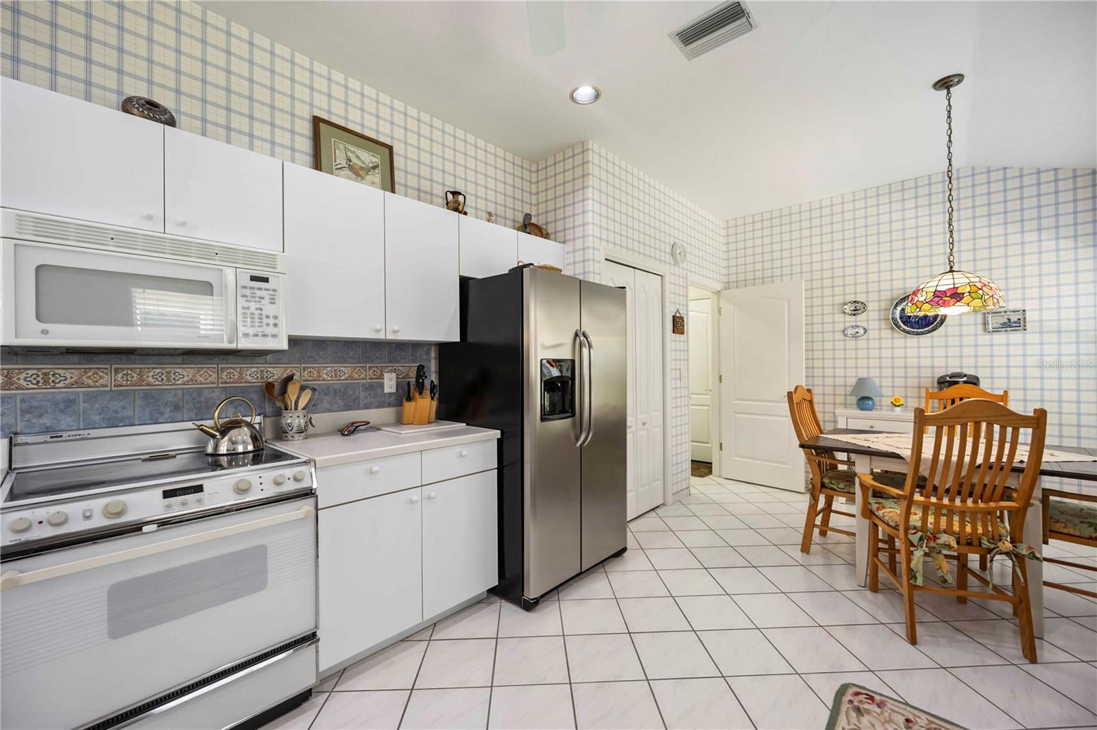 Image 18 of 43 For 3852 Amapola Lane