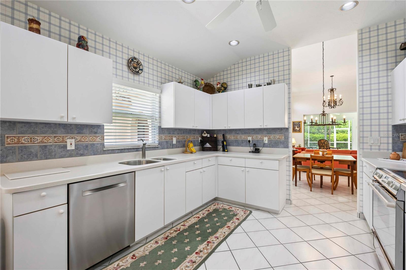 Image 19 of 43 For 3852 Amapola Lane