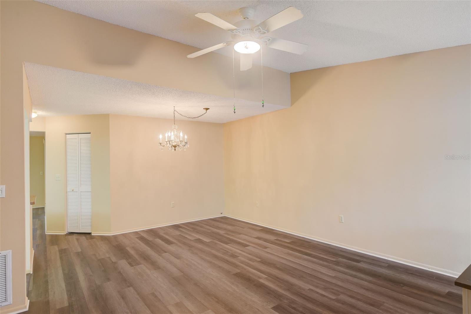 Image 9 of 50 For 1203 Tallywood Drive 7002