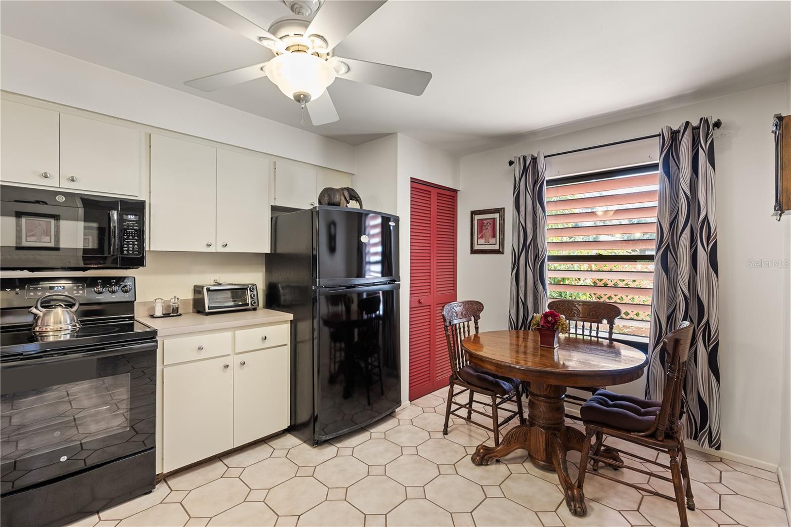 Image 10 of 32 For 530 Spring Lakes Boulevard