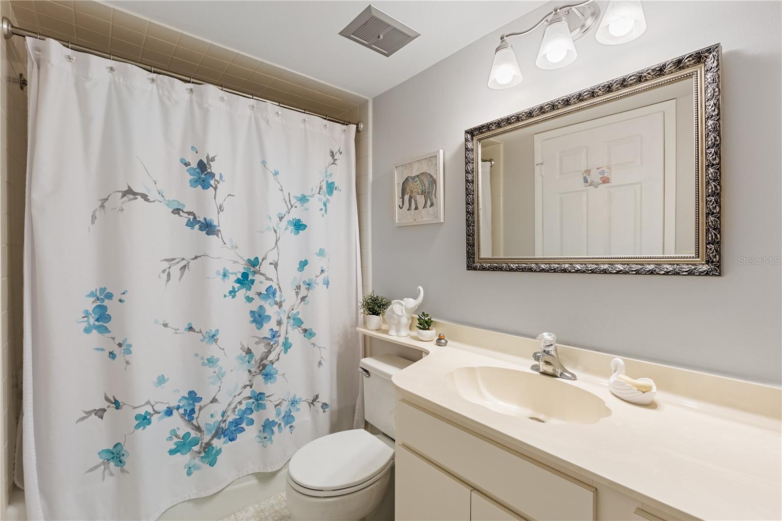 Image 24 of 32 For 530 Spring Lakes Boulevard