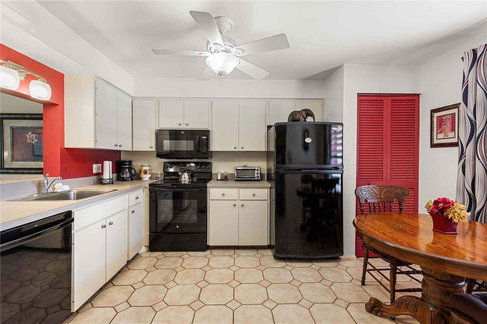 Image 6 of 32 For 530 Spring Lakes Boulevard