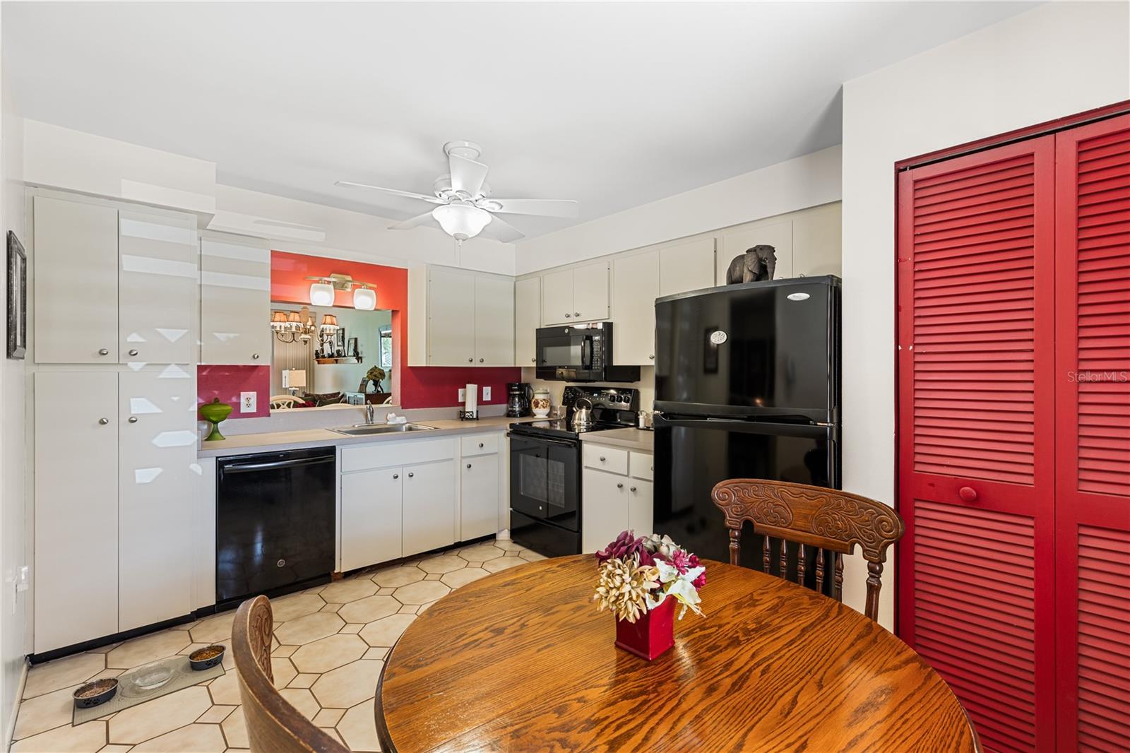 Image 7 of 32 For 530 Spring Lakes Boulevard