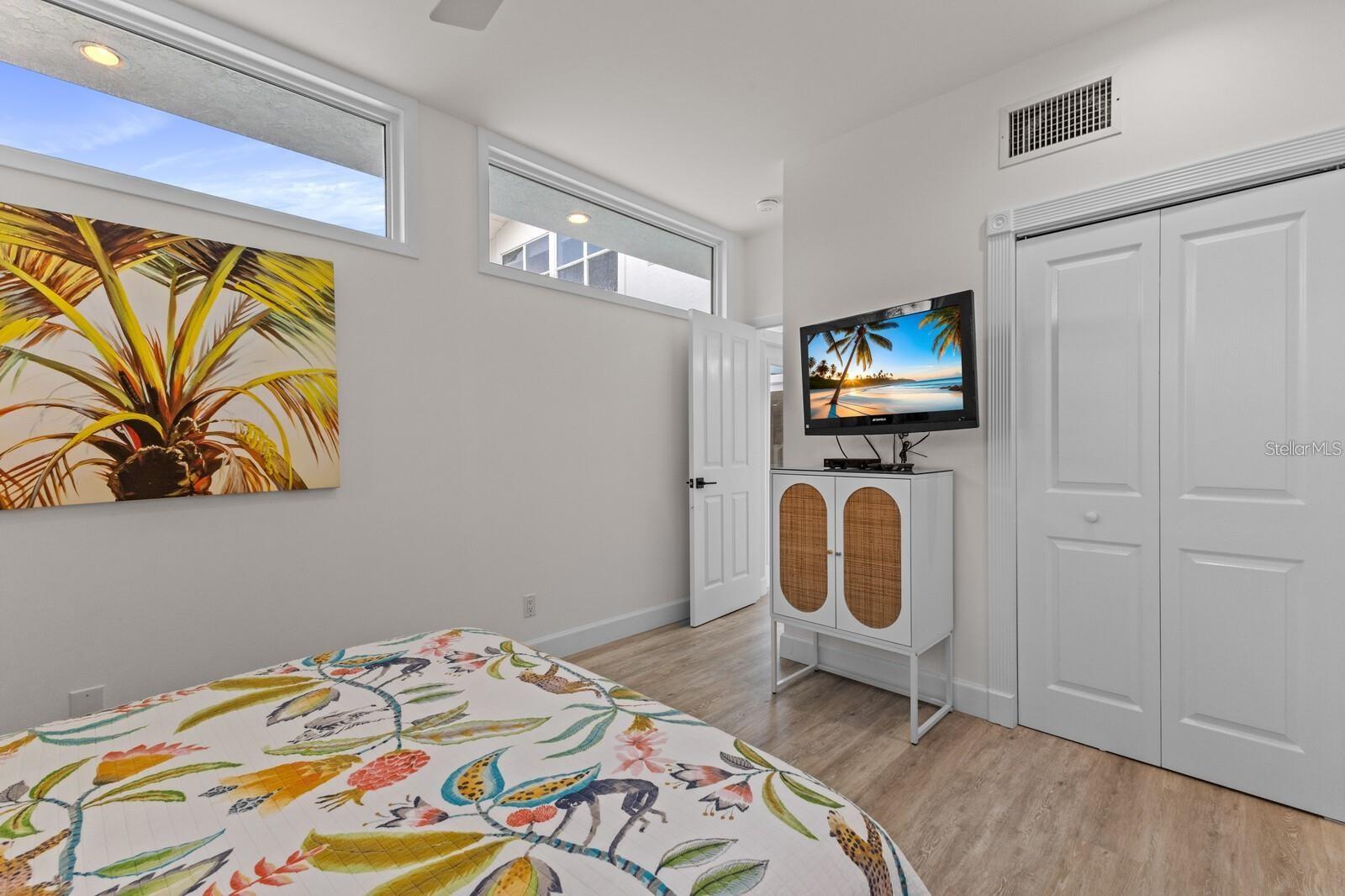 Image 31 of 69 For 212 Oak Avenue