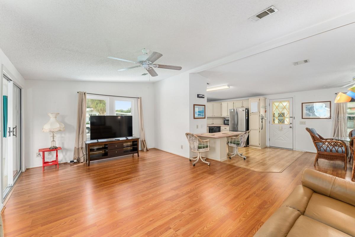 Image 15 of 21 For 1117 Paradise Drive