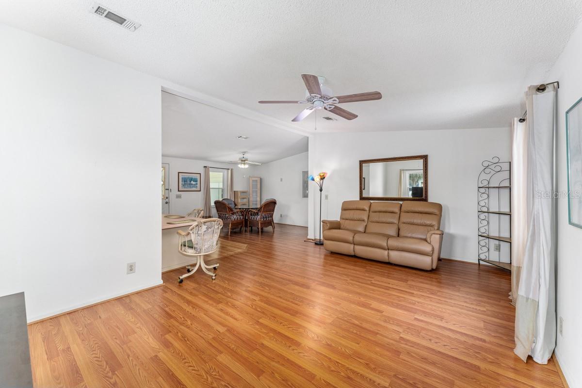 Image 16 of 21 For 1117 Paradise Drive