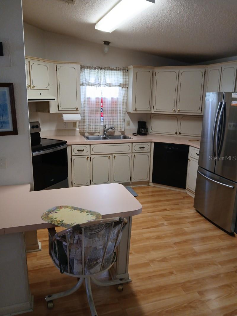 Image 3 of 10 For 1117 Paradise Drive