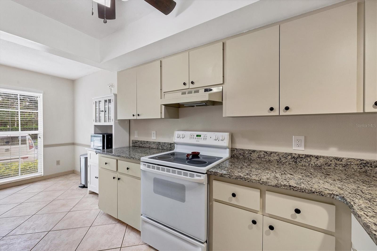 Image 13 of 58 For 4483 Longmeadow  71