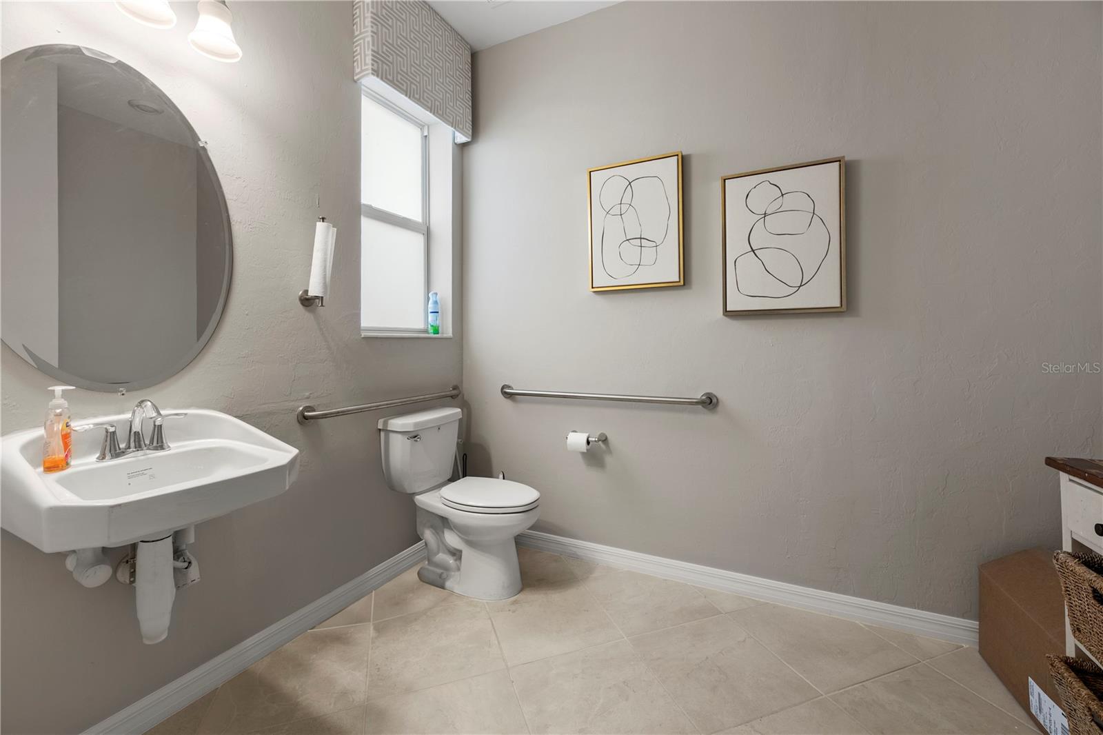 Image 15 of 37 For 11490 Burgundy Drive