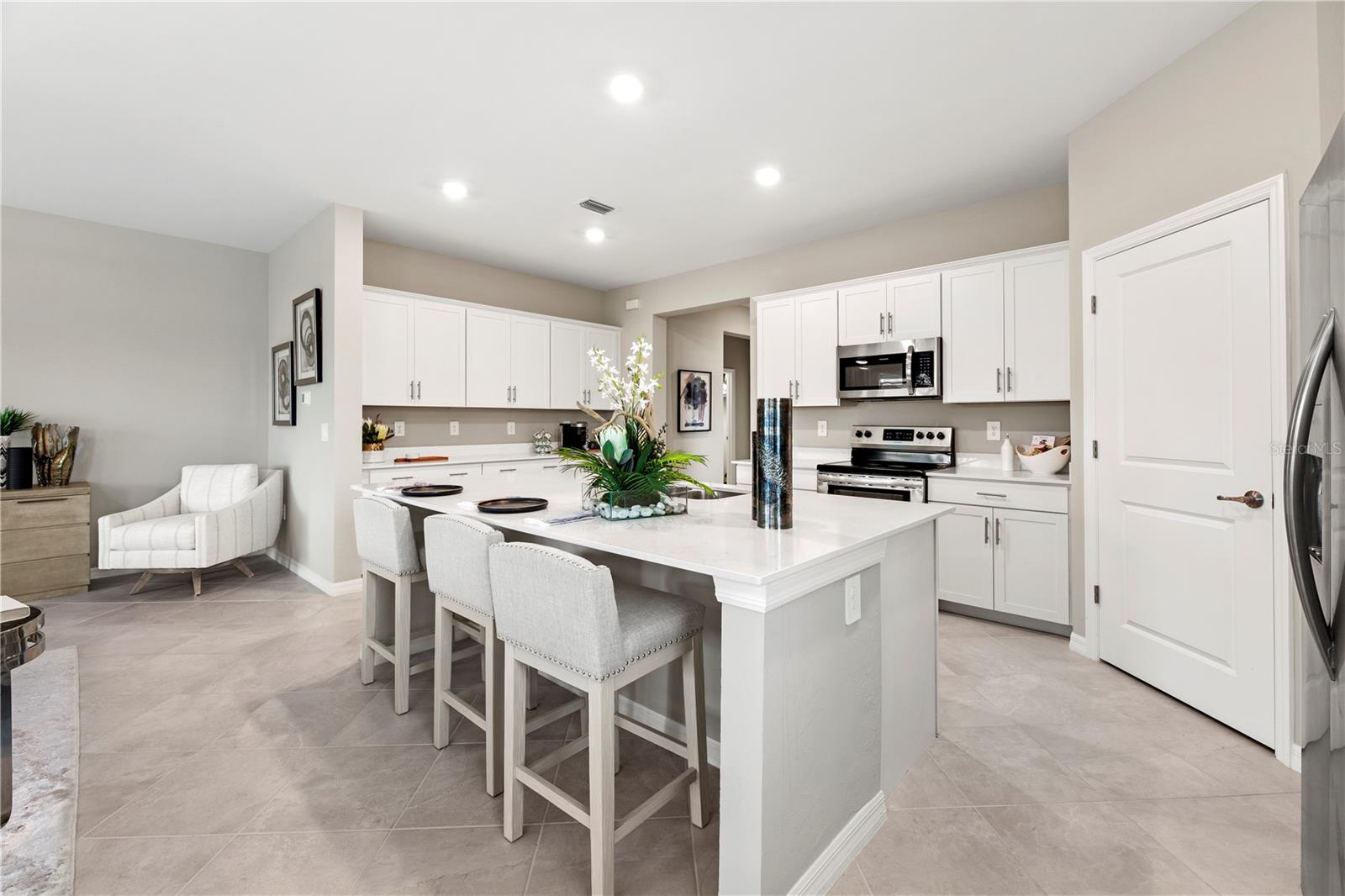 Image 23 of 37 For 11490 Burgundy Drive