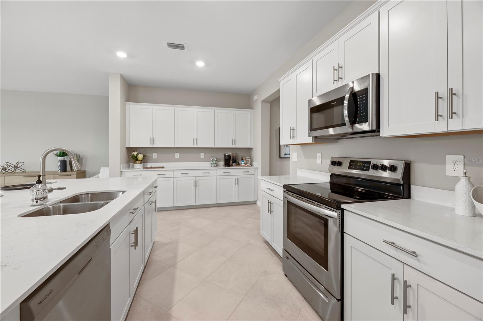 Image 25 of 37 For 11490 Burgundy Drive