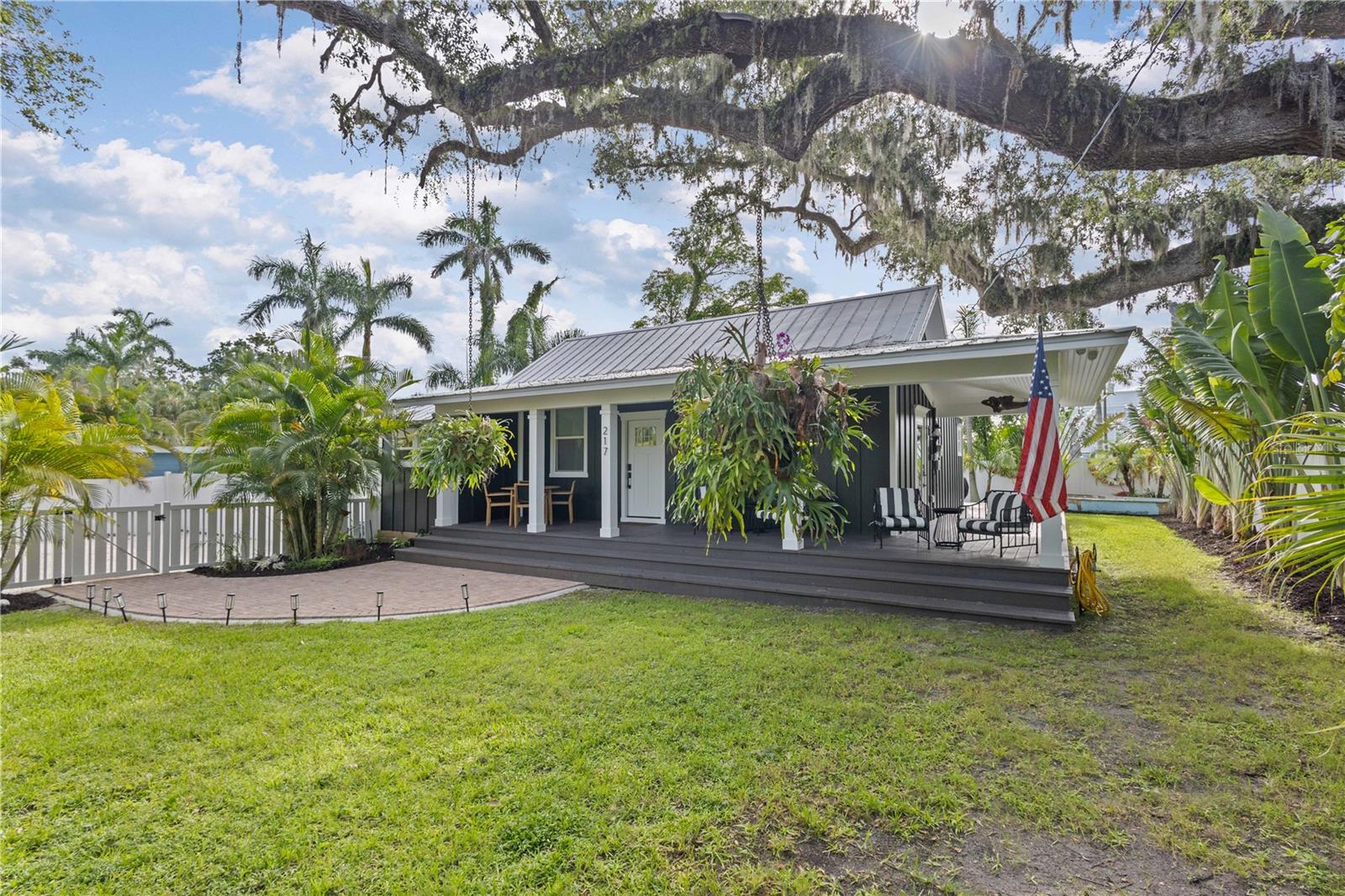 Details for 217 9th Street E, BRADENTON, FL 34208