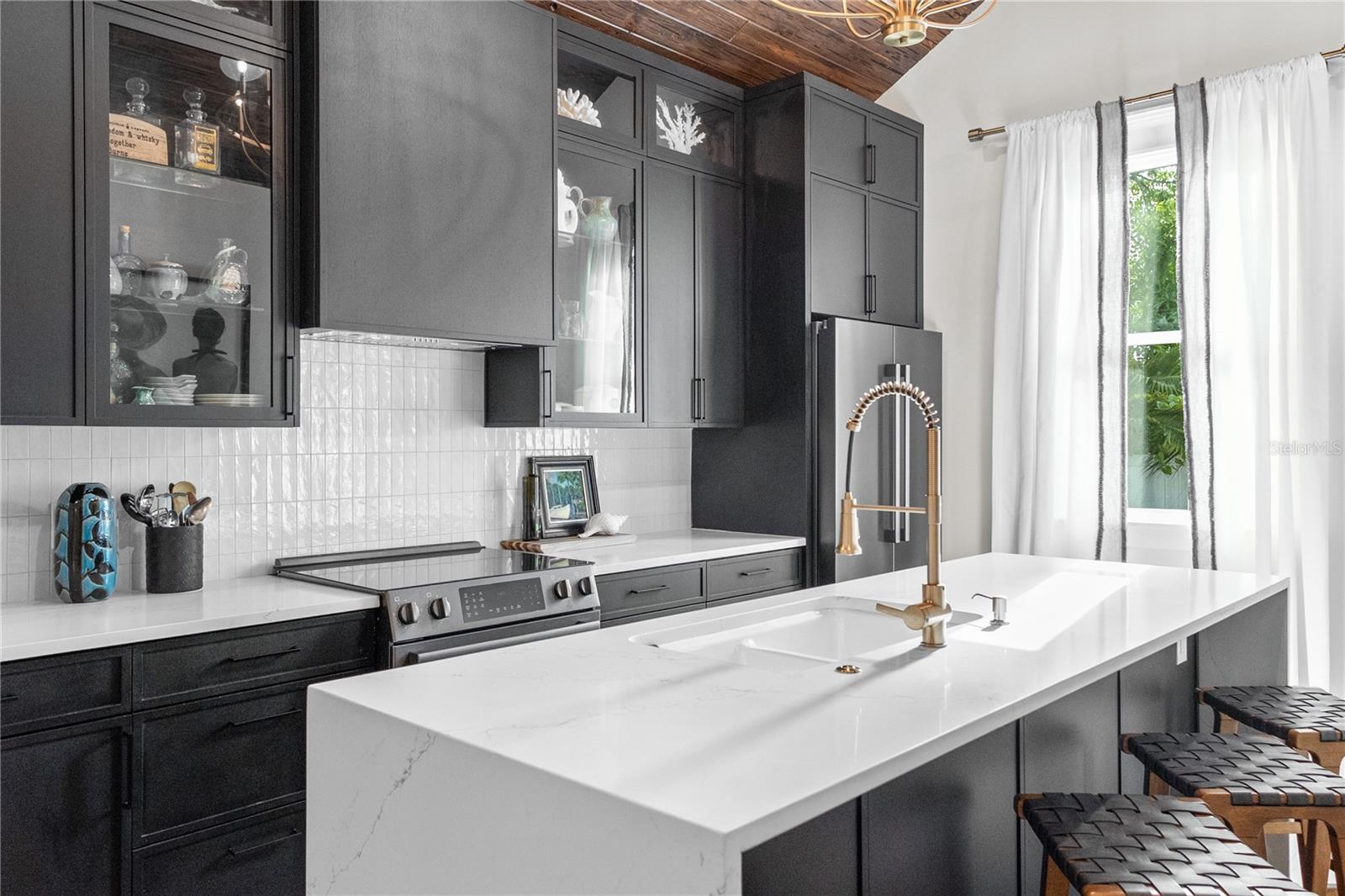 Image 10 of 32 For 217 9th Street E