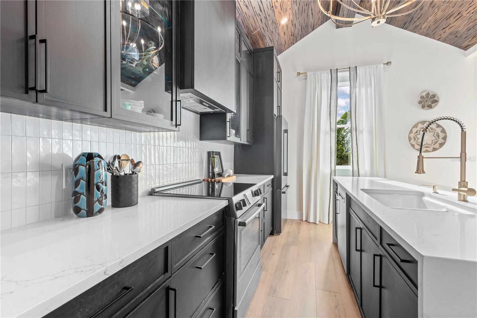 Image 11 of 32 For 217 9th Street E