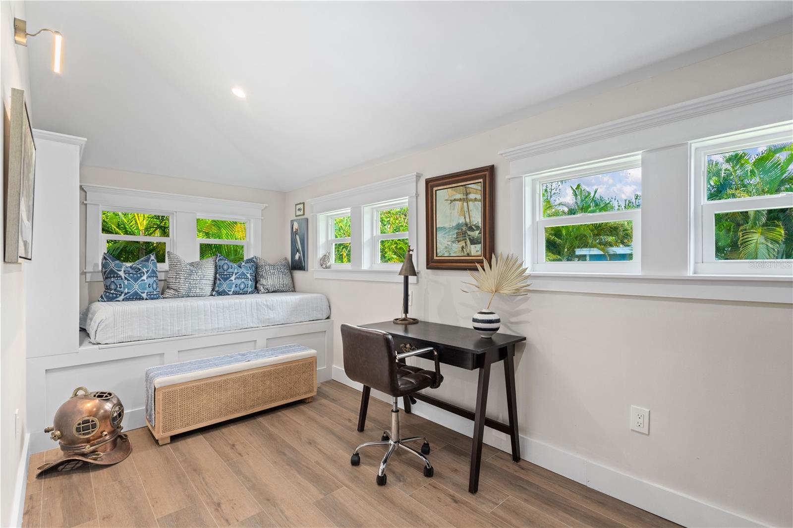 Image 12 of 32 For 217 9th Street E