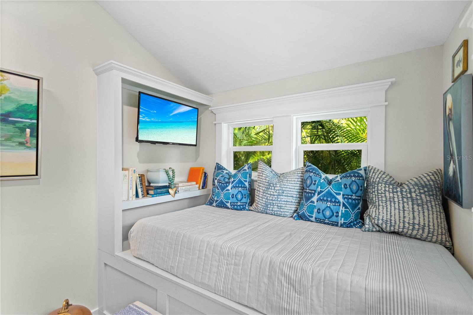 Image 13 of 32 For 217 9th Street E