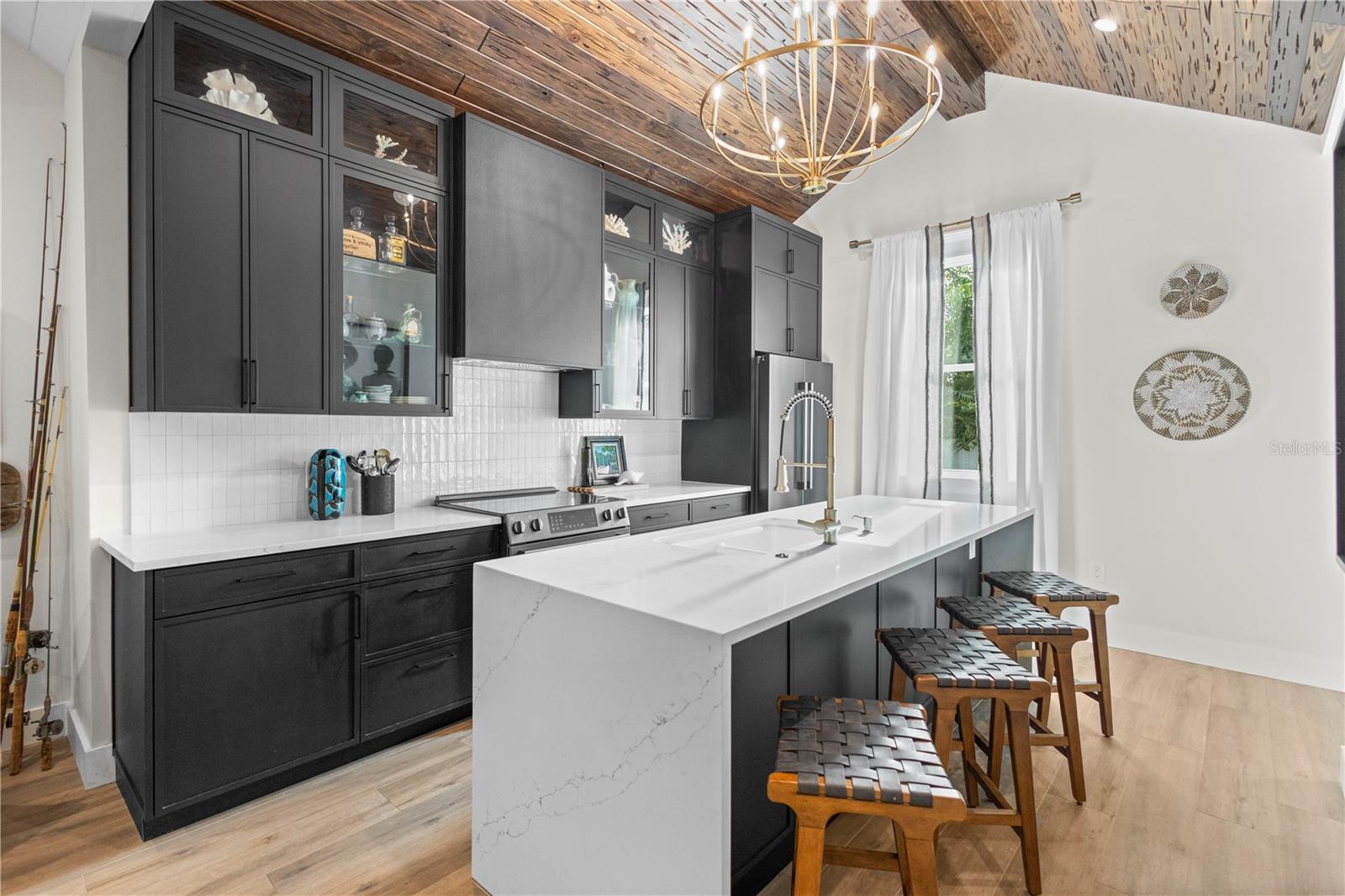 Image 9 of 32 For 217 9th Street E