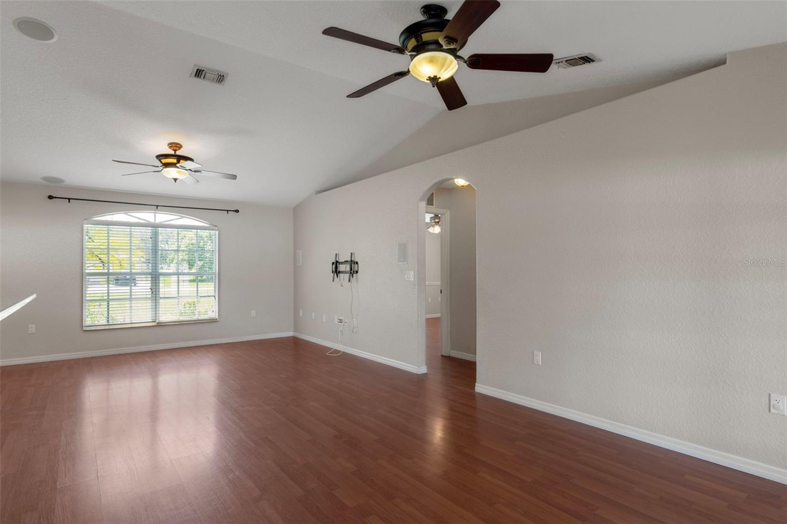 Image 14 of 47 For 1315 Leeward Avenue