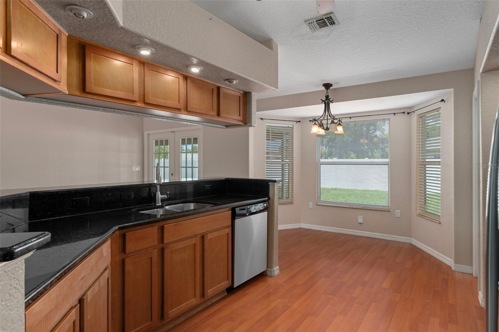 Image 17 of 47 For 1315 Leeward Avenue