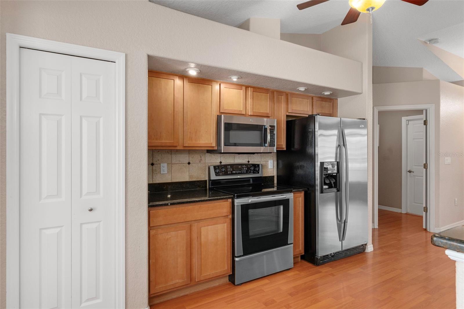 Image 18 of 47 For 1315 Leeward Avenue