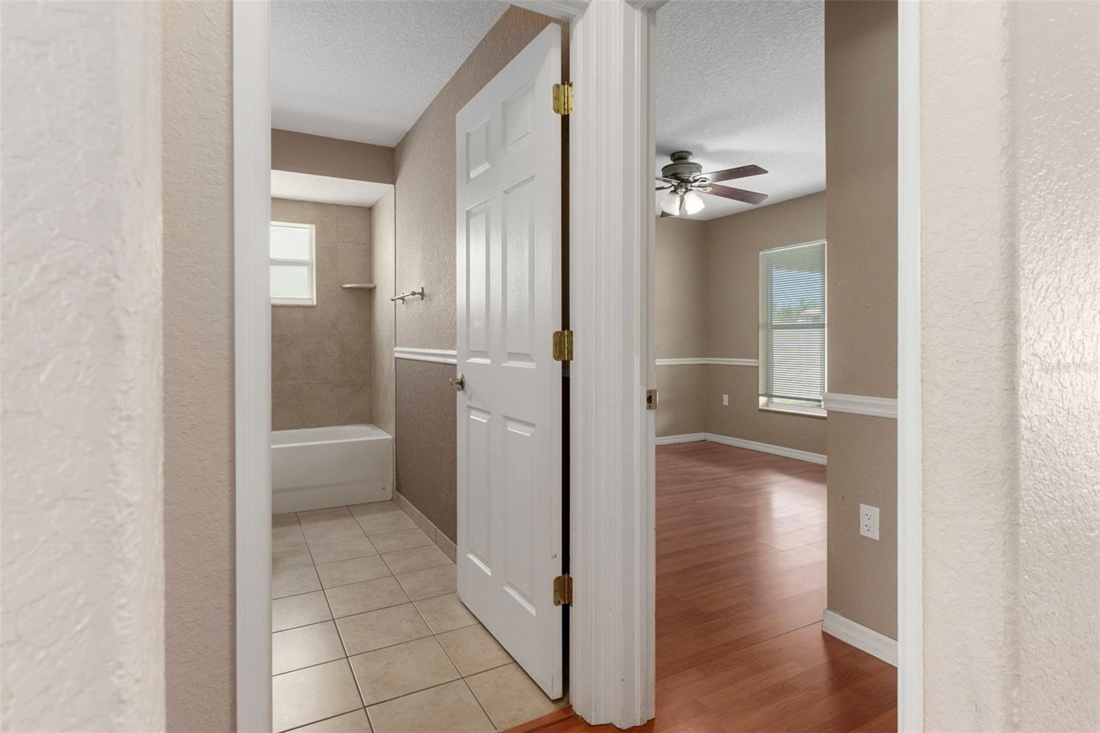 Image 32 of 47 For 1315 Leeward Avenue