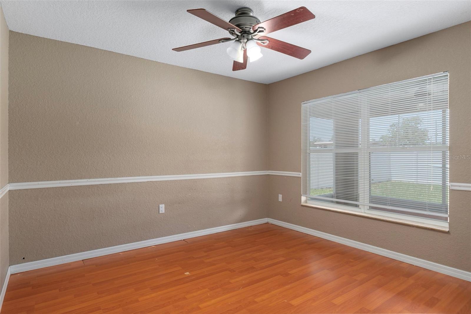 Image 35 of 47 For 1315 Leeward Avenue