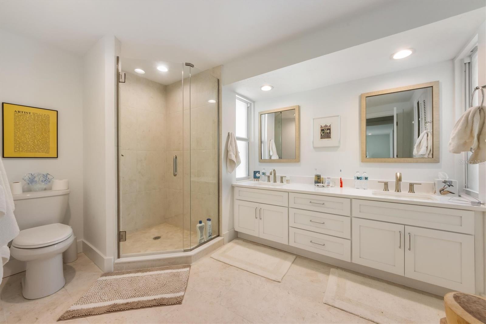 Listing photo id 16 for 413 Poinsettia Road