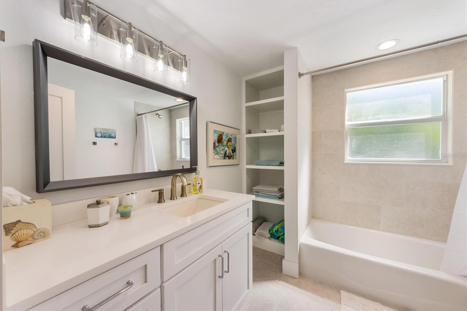 Listing photo id 17 for 413 Poinsettia Road