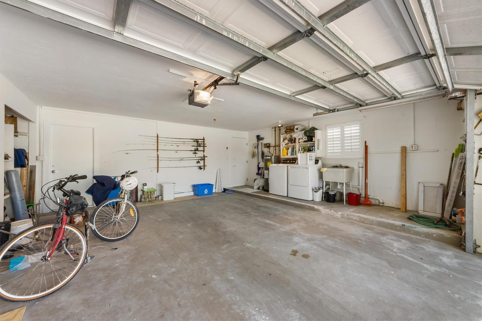 Listing photo id 20 for 413 Poinsettia Road