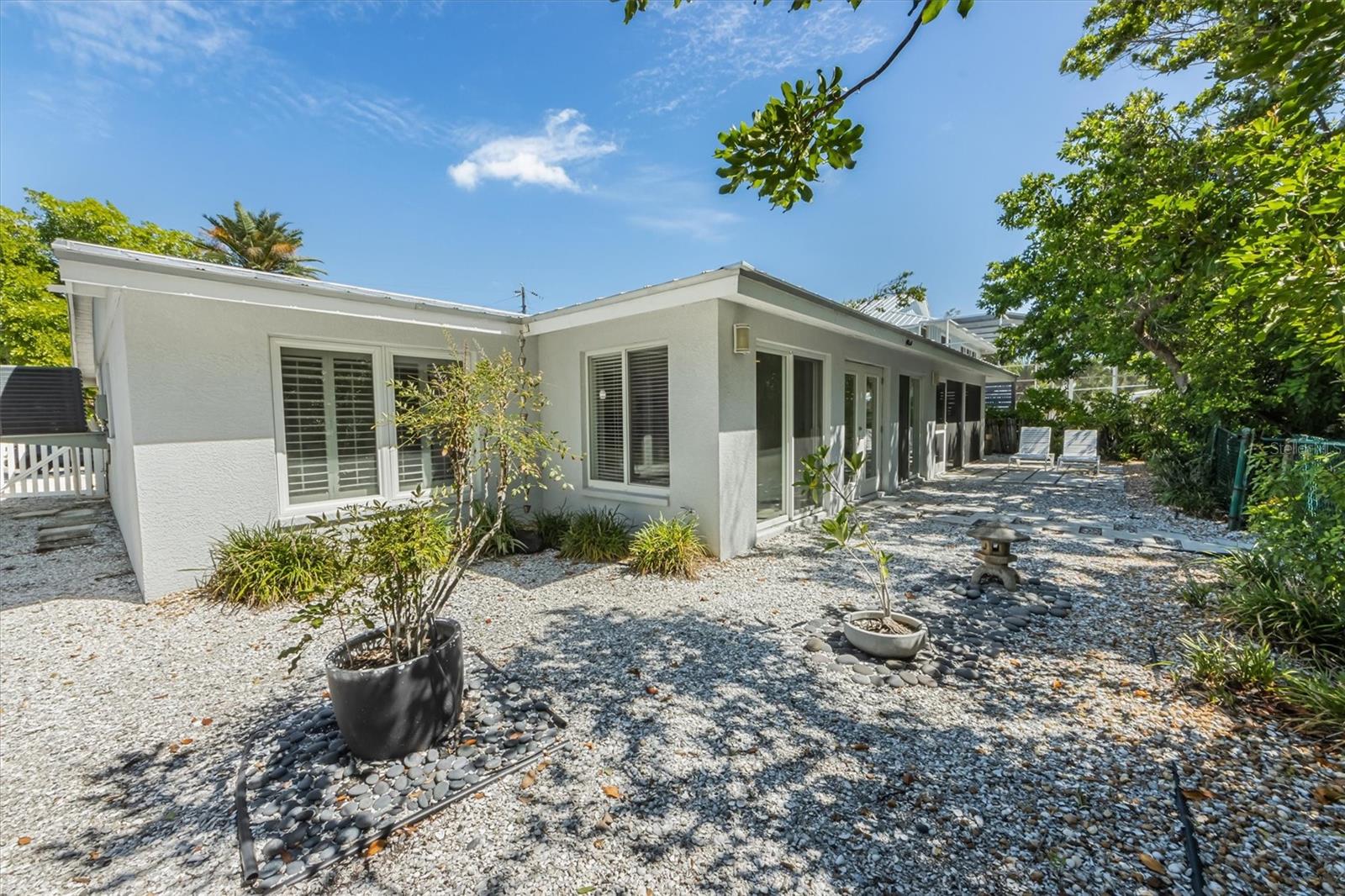 Listing photo id 22 for 413 Poinsettia Road