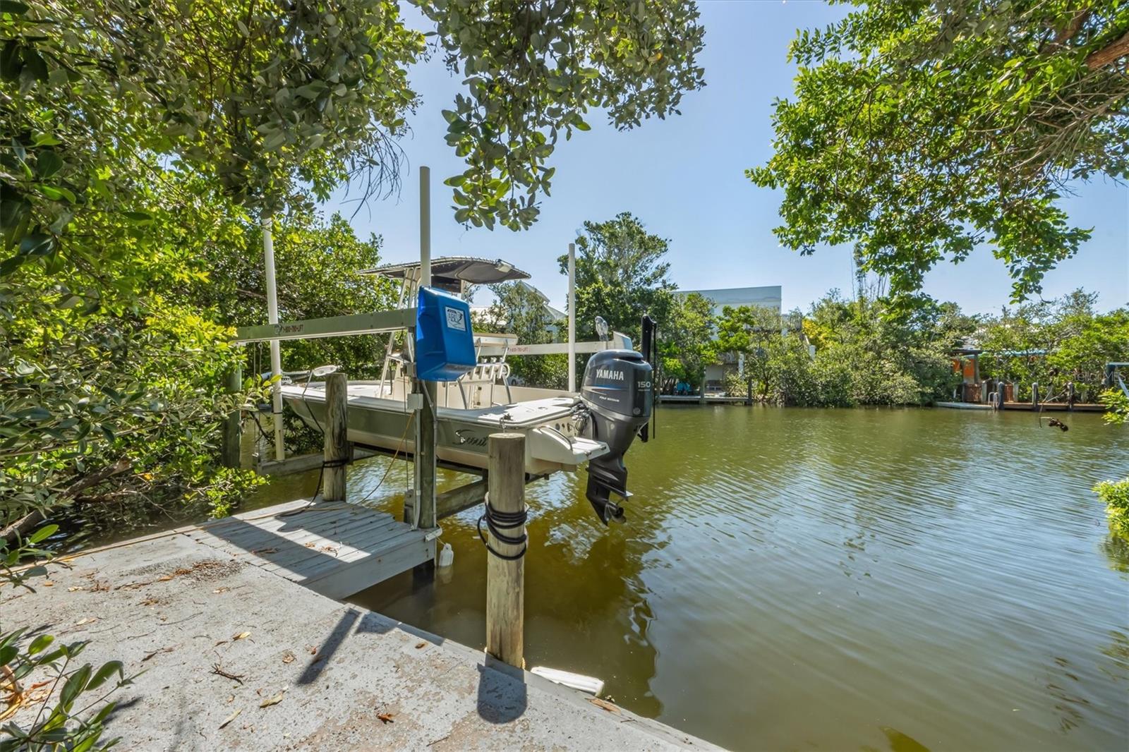 Listing photo id 26 for 413 Poinsettia Road
