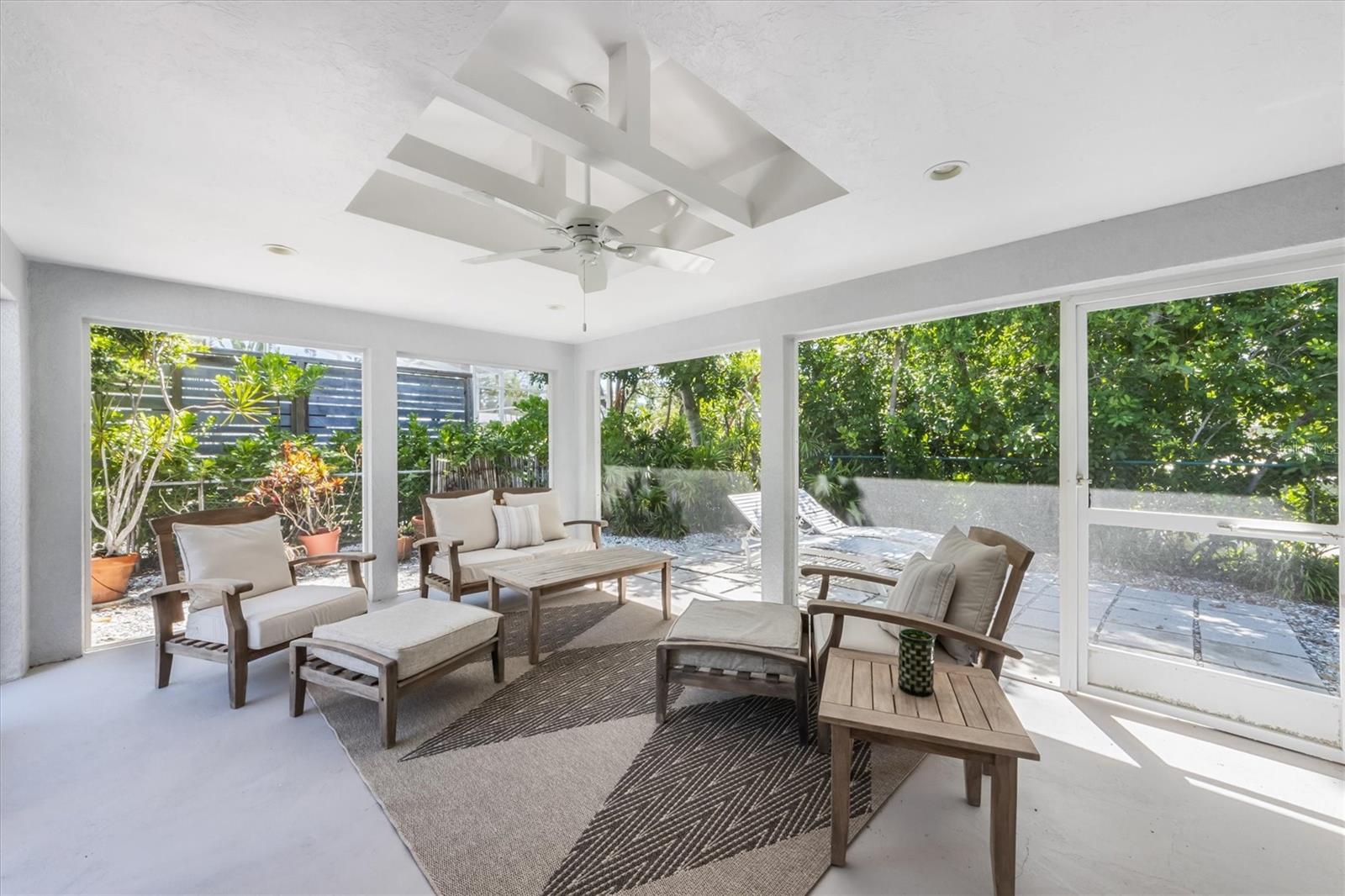 Listing photo id 29 for 413 Poinsettia Road
