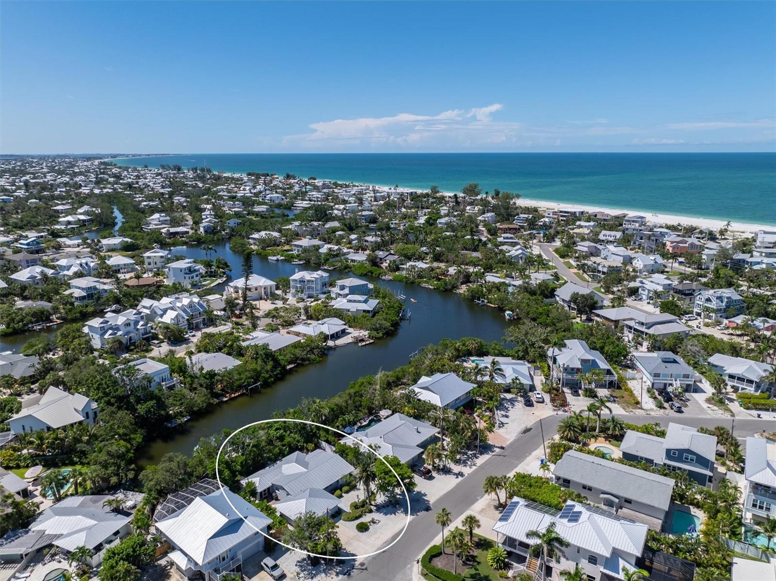 Listing photo id 36 for 413 Poinsettia Road
