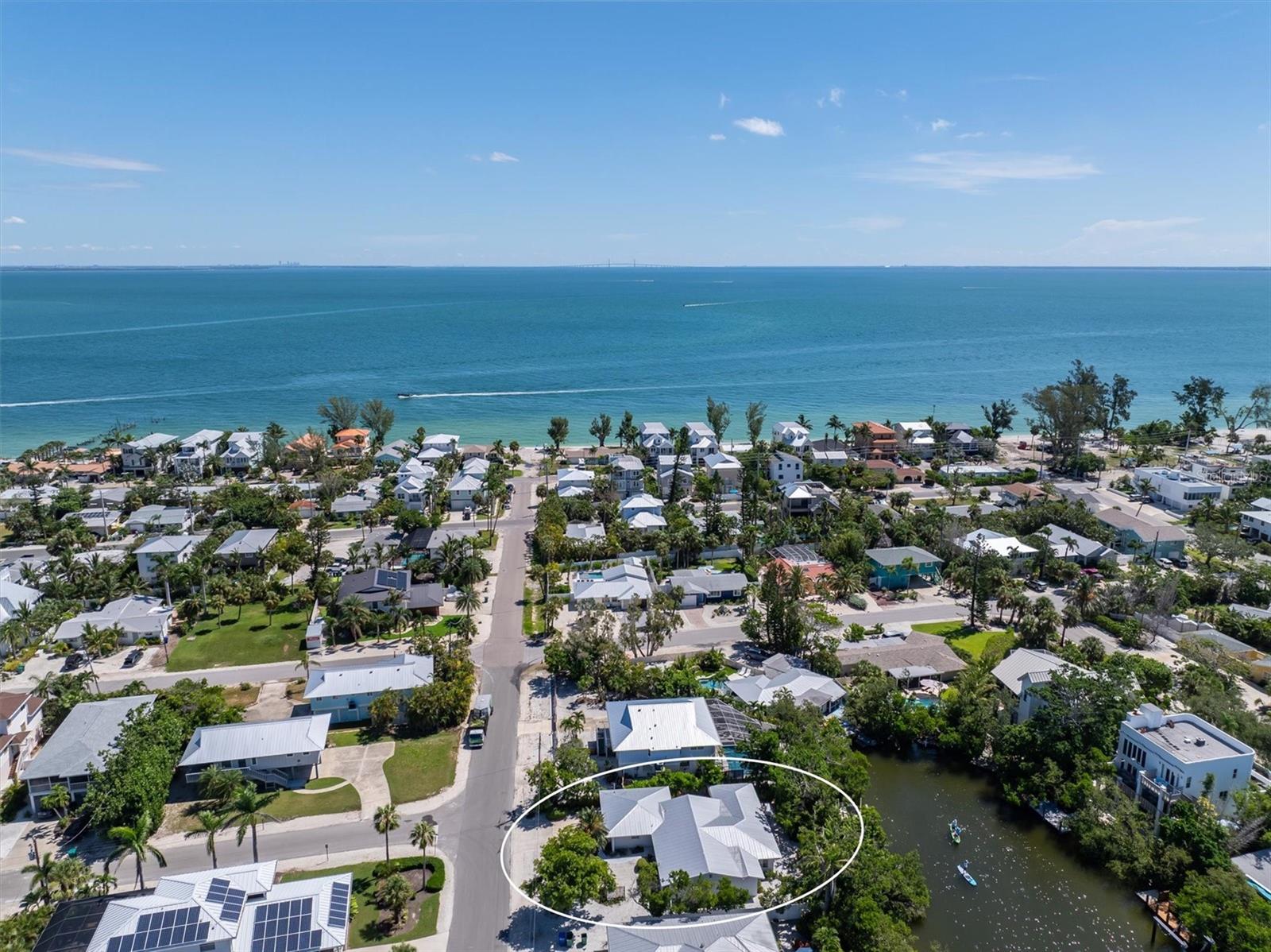 Listing photo id 38 for 413 Poinsettia Road