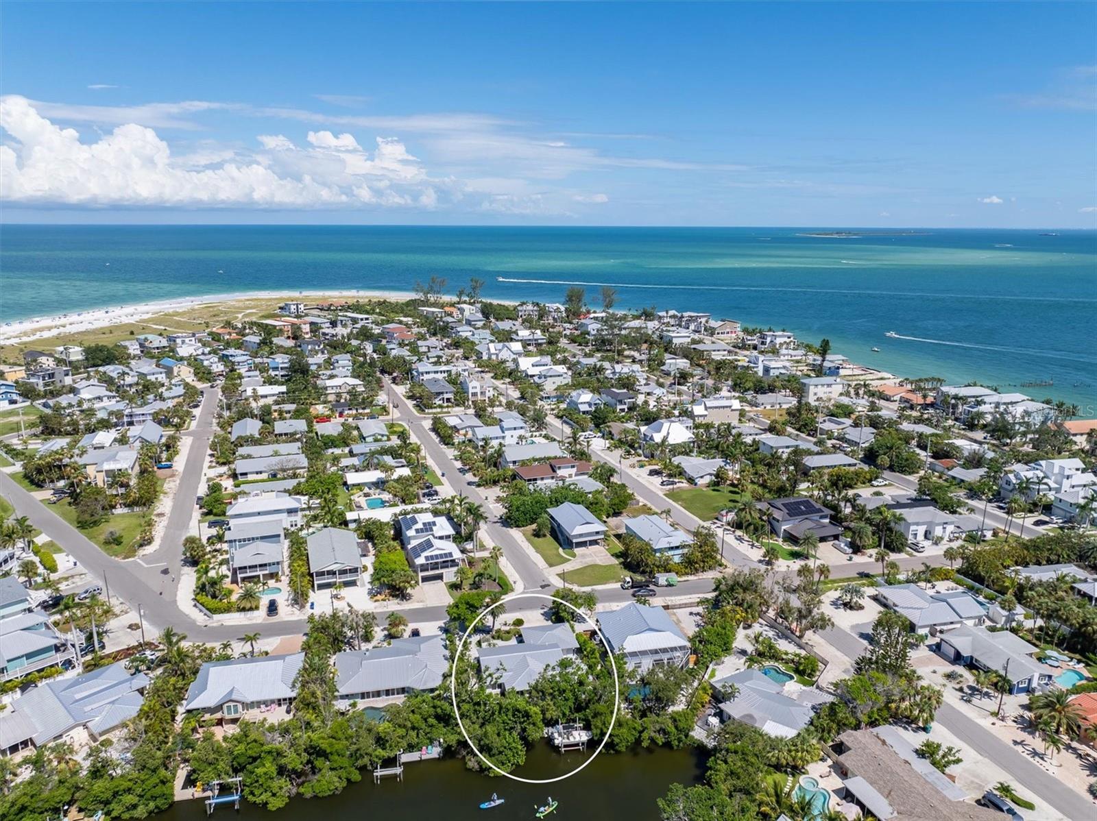 Listing photo id 39 for 413 Poinsettia Road