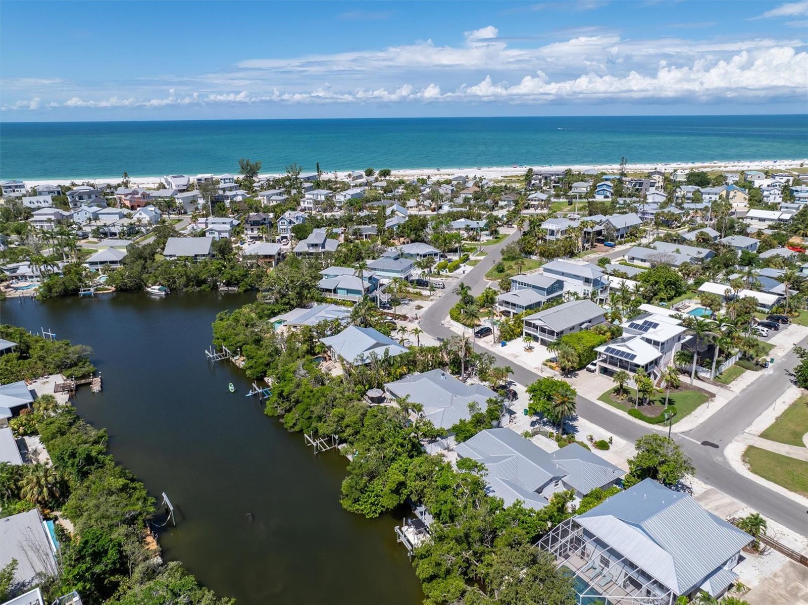 Listing photo id 42 for 413 Poinsettia Road