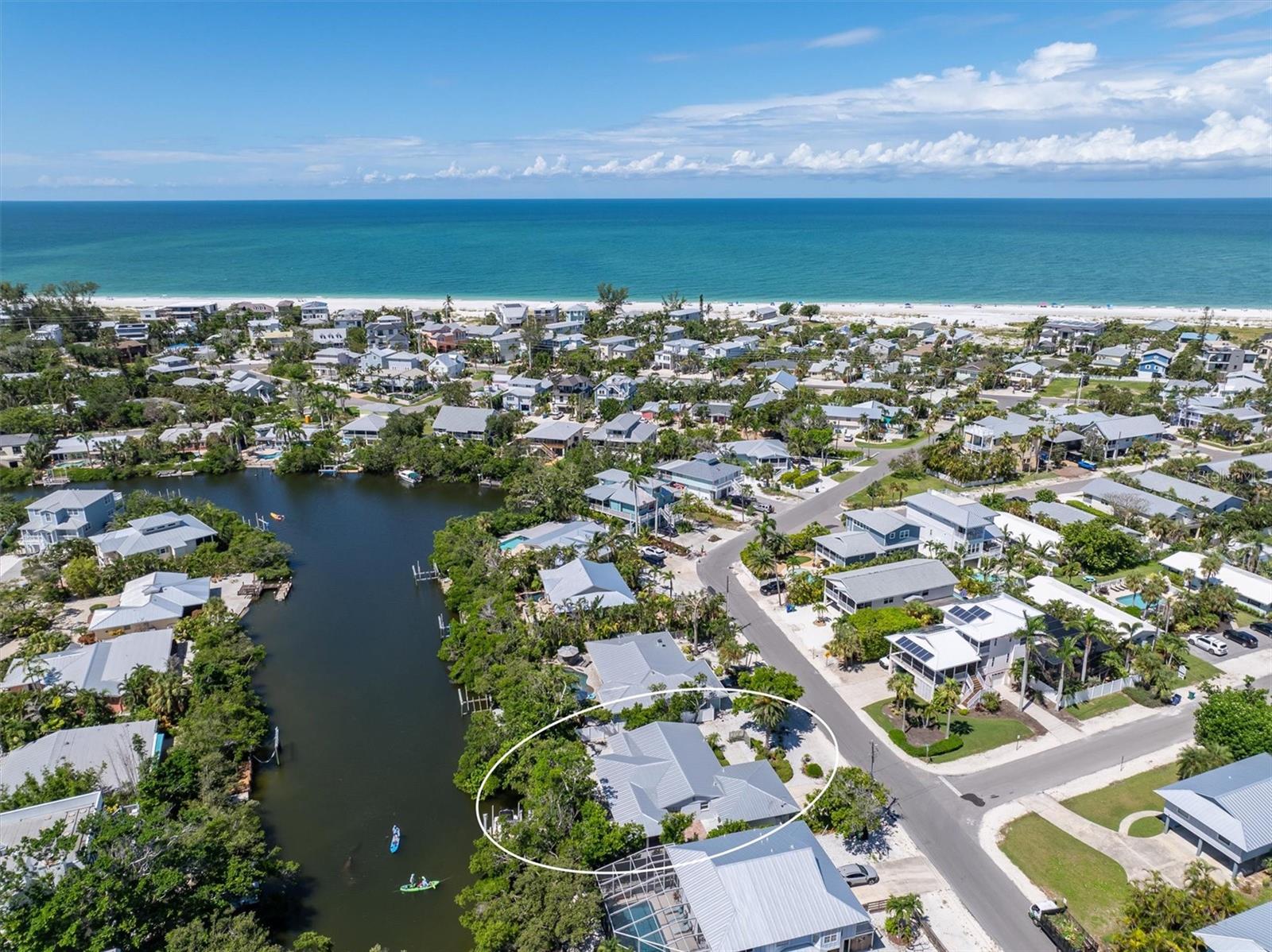Listing photo id 46 for 413 Poinsettia Road