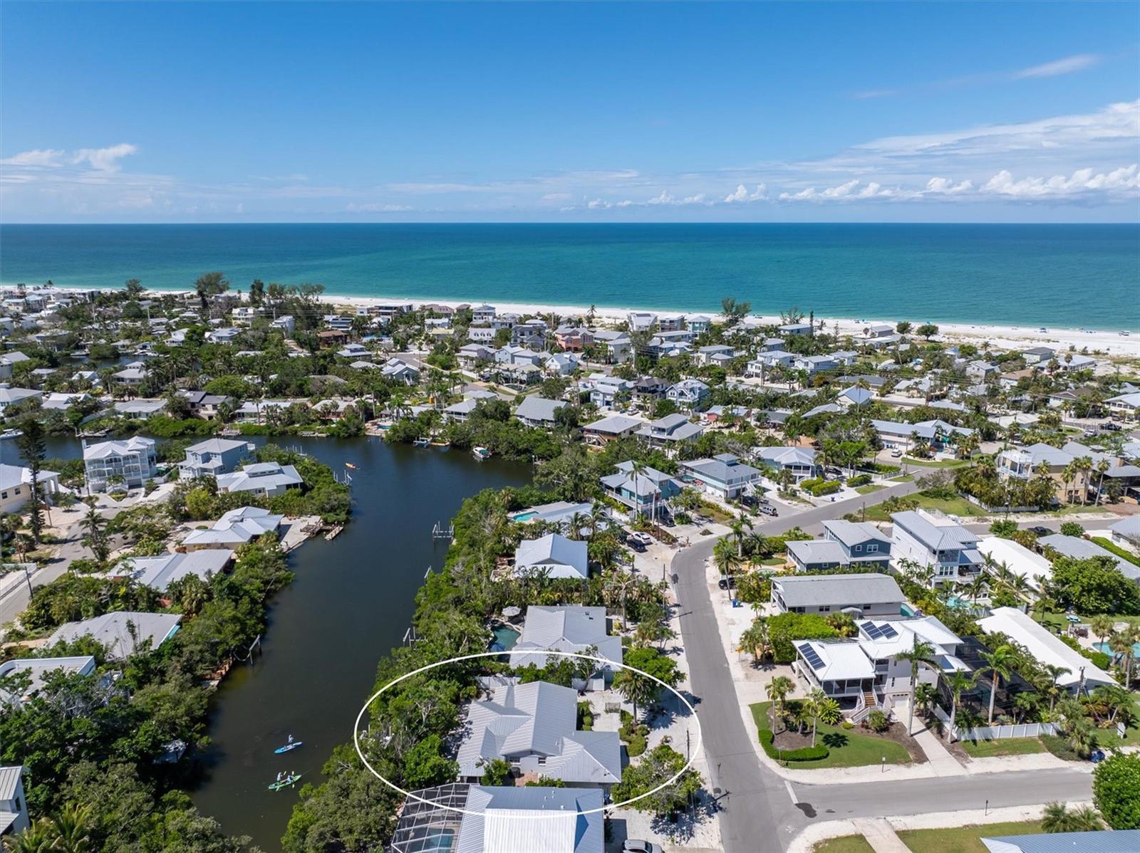 Listing photo id 47 for 413 Poinsettia Road