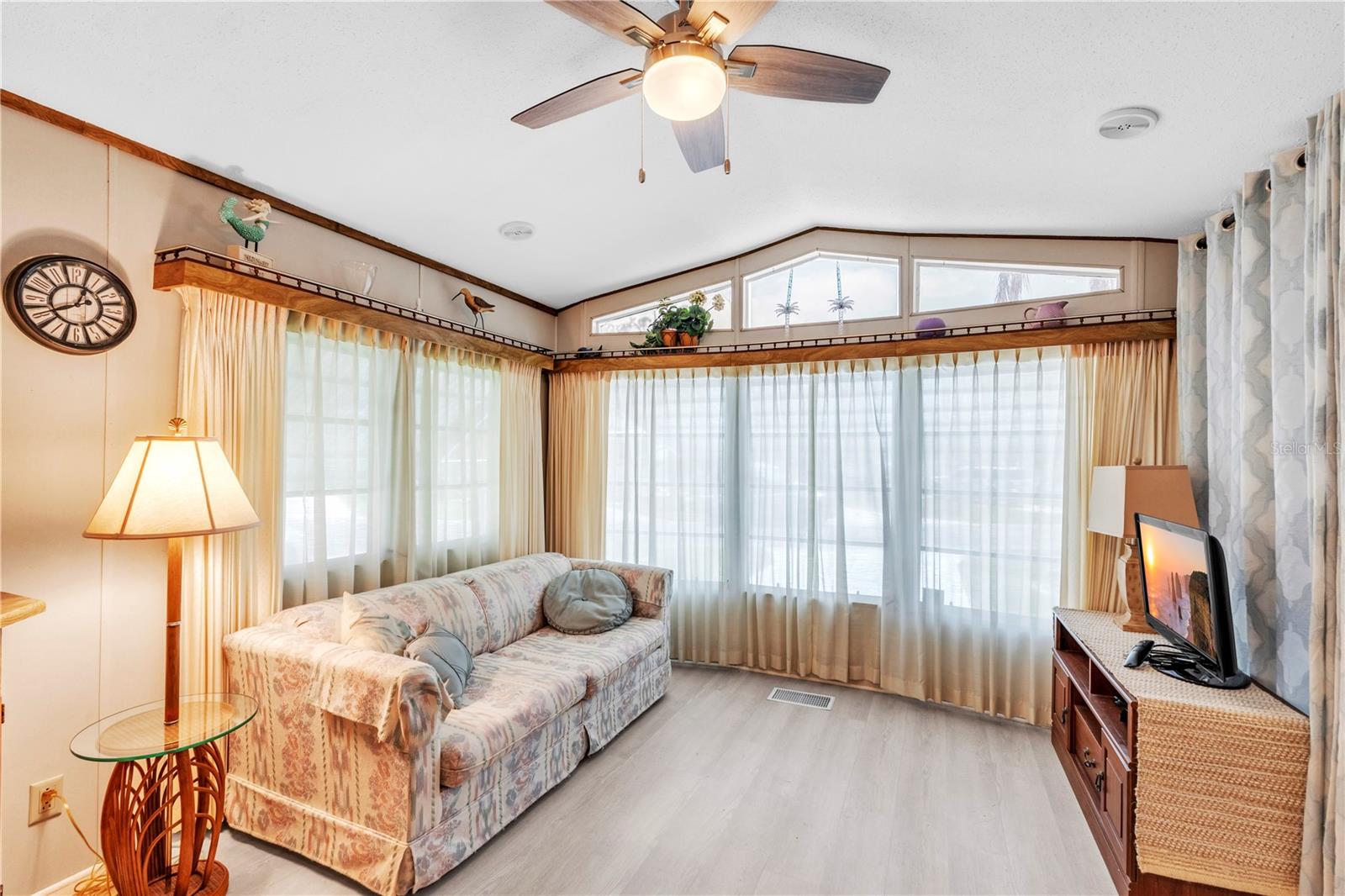 Image 7 of 34 For 129 Brookshire Drive
