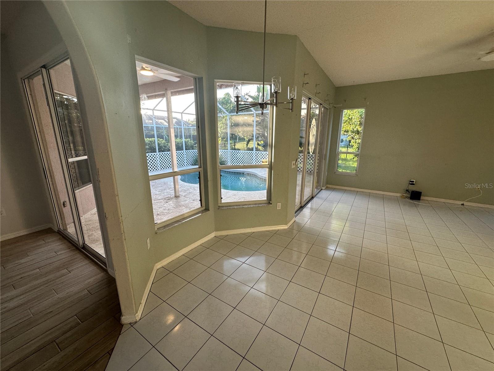 Image 10 of 40 For 7611 49th Avenue E