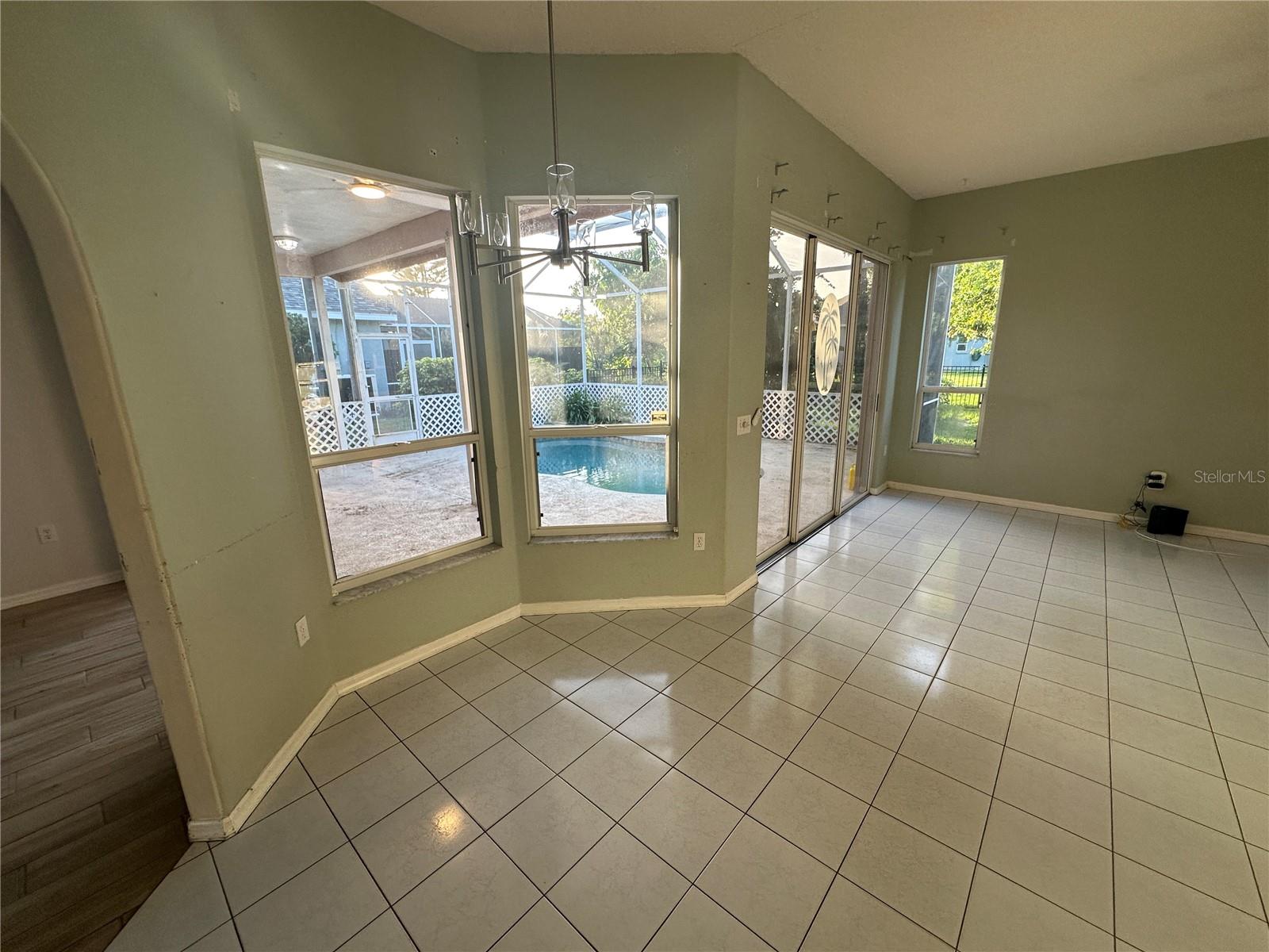 Image 11 of 40 For 7611 49th Avenue E