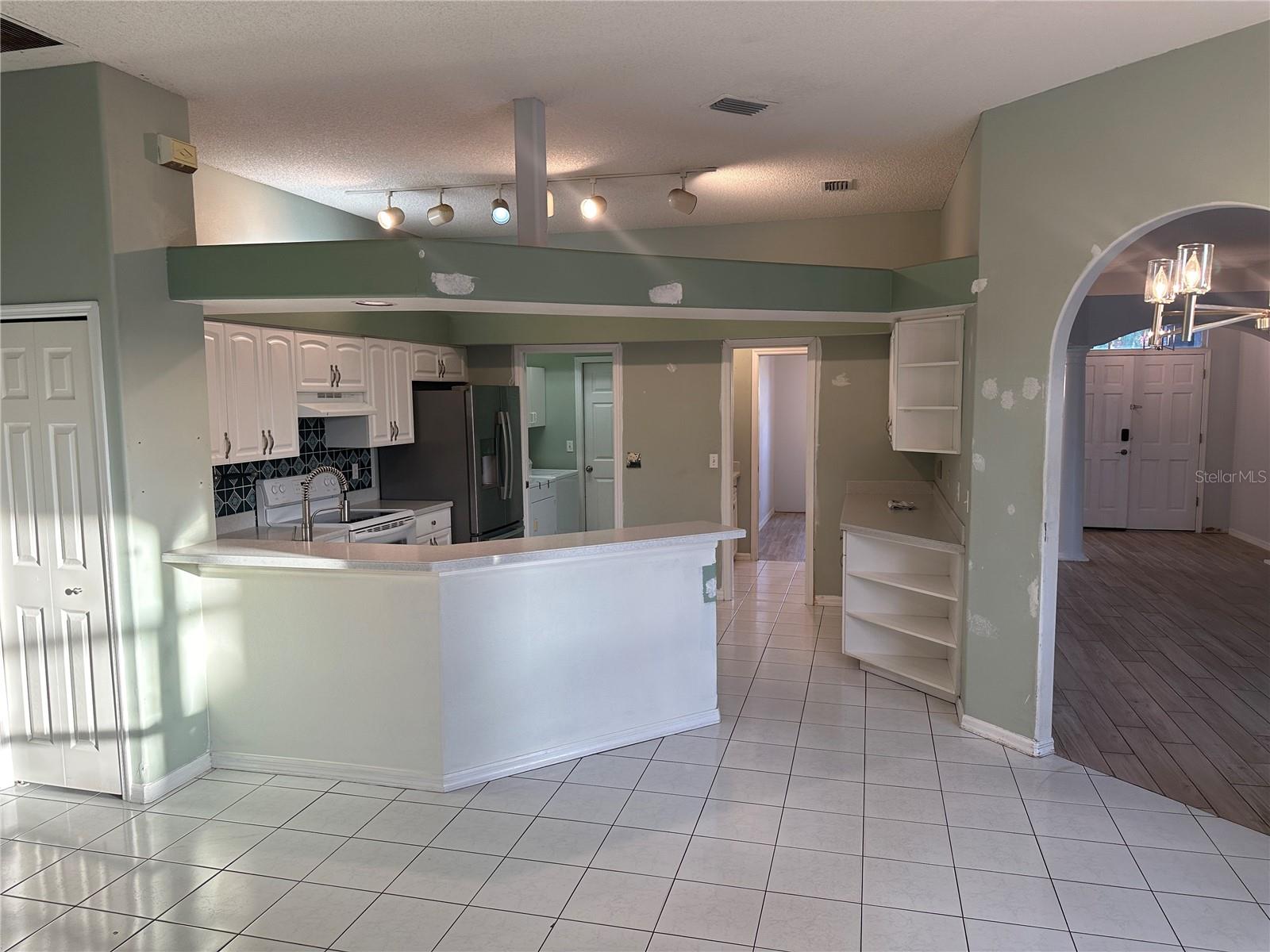 Image 13 of 40 For 7611 49th Avenue E