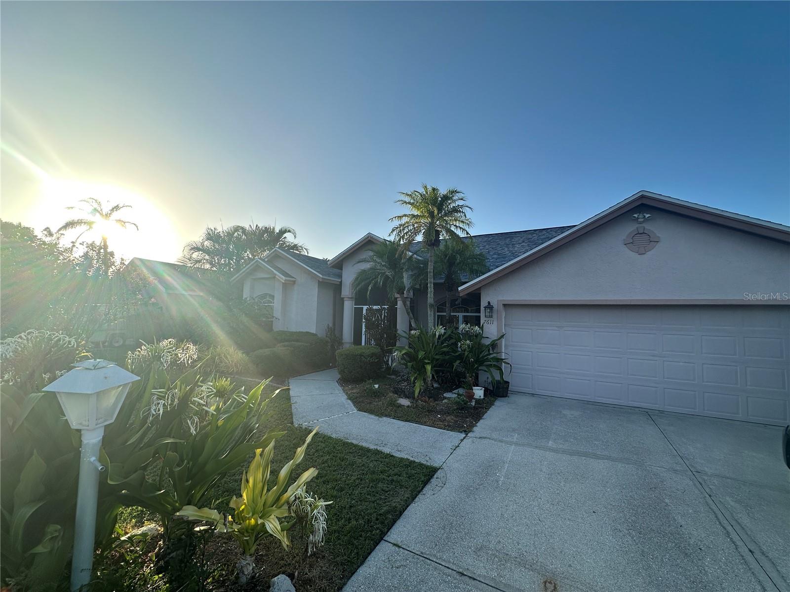 Image 4 of 40 For 7611 49th Avenue E